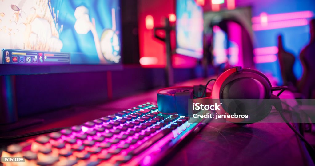 Meilleur clavier gaming pas cher — clavier mécanique RGB switches rouges