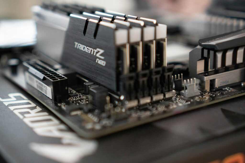 Meilleure RAM gaming 16 Go 2025 — DDR4 DDR5 Corsair G.Skill Kingston comparées