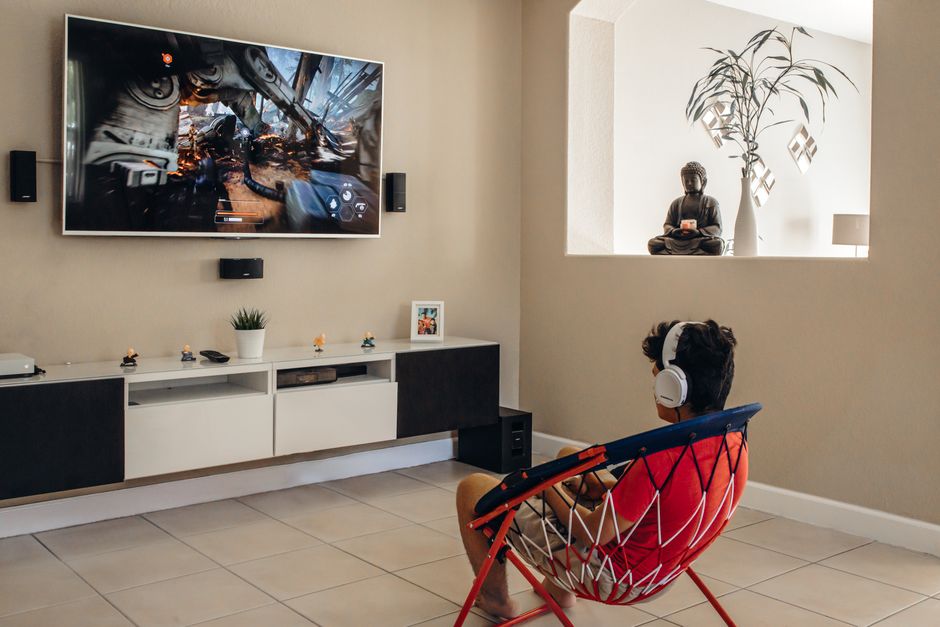 support mural écran gaming inclinable avec bras articulé