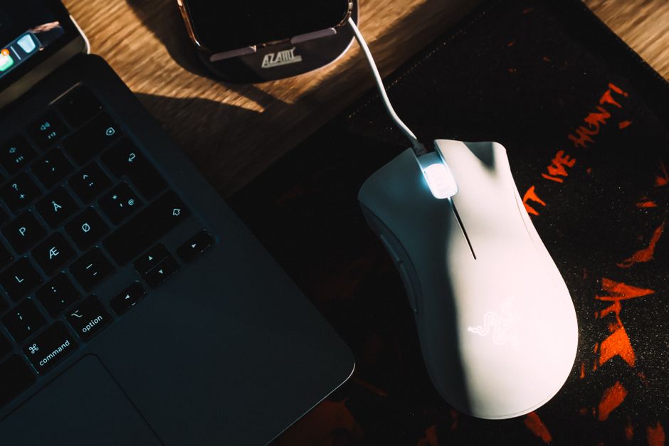 tapis de souris rigide aluminium gaming avec surface lisse